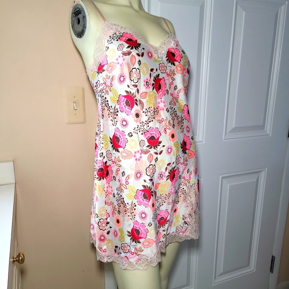 Victoria Secret Slip Lace Floral nightgrown/dress GUC Size M - Picture 3 of 6